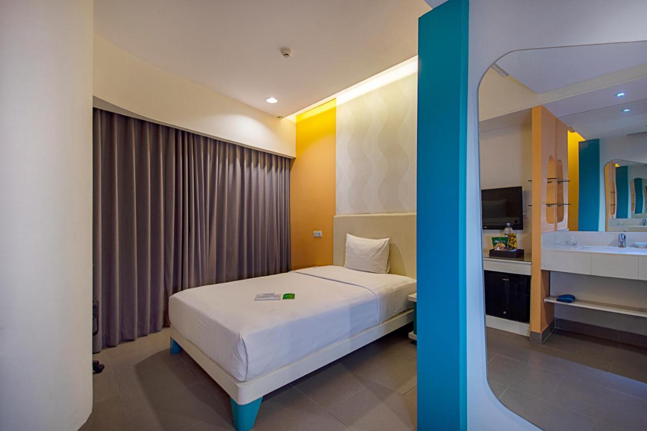 Blue Sky Hotel Petamburan Джакарта Экстерьер фото