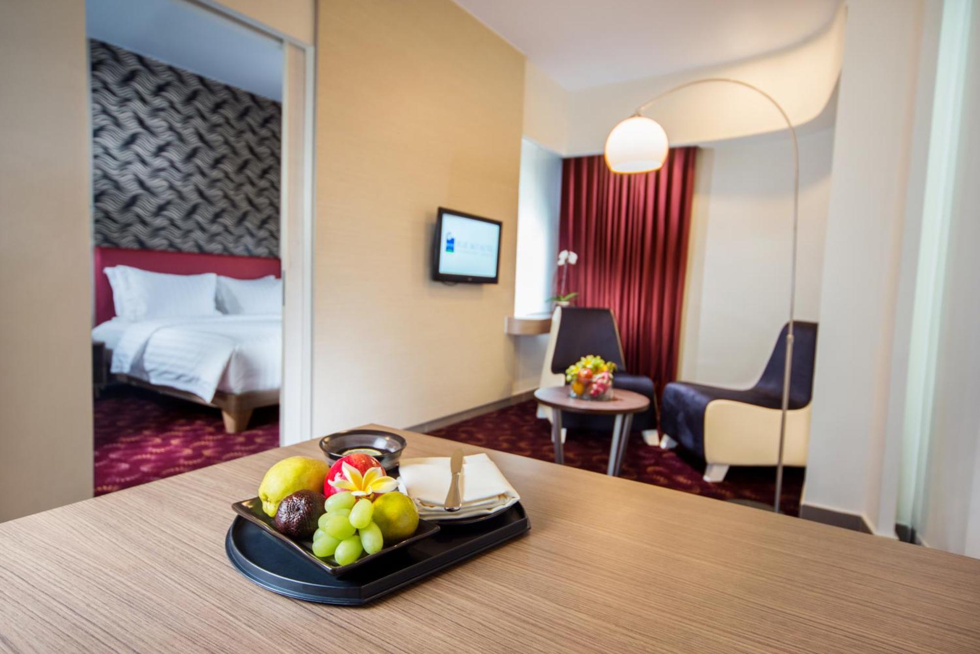 Blue Sky Hotel Petamburan Джакарта Экстерьер фото