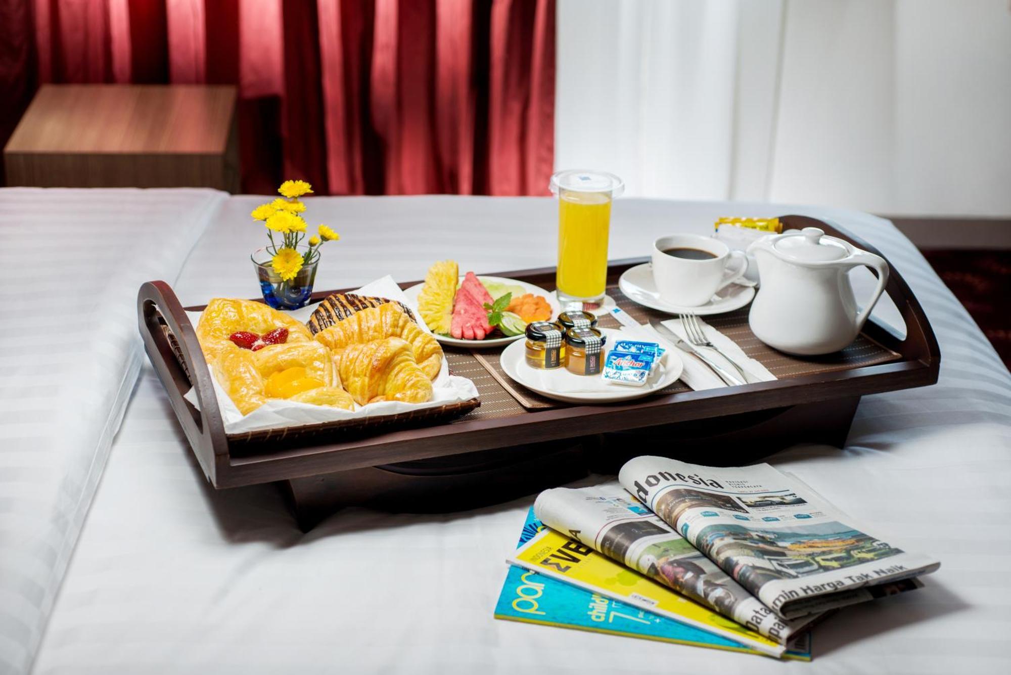 Blue Sky Hotel Petamburan Джакарта Экстерьер фото