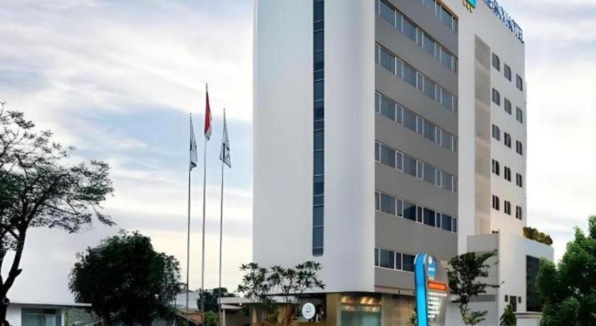 Blue Sky Hotel Petamburan Джакарта Экстерьер фото