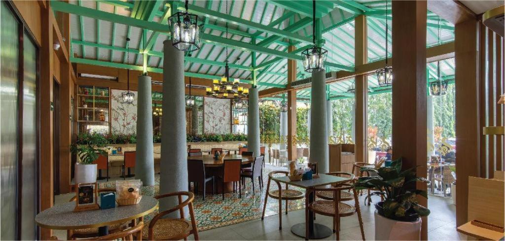 Blue Sky Hotel Petamburan Джакарта Экстерьер фото
