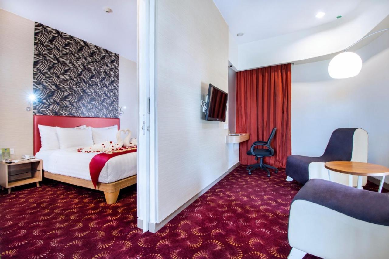 Blue Sky Hotel Petamburan Джакарта Экстерьер фото