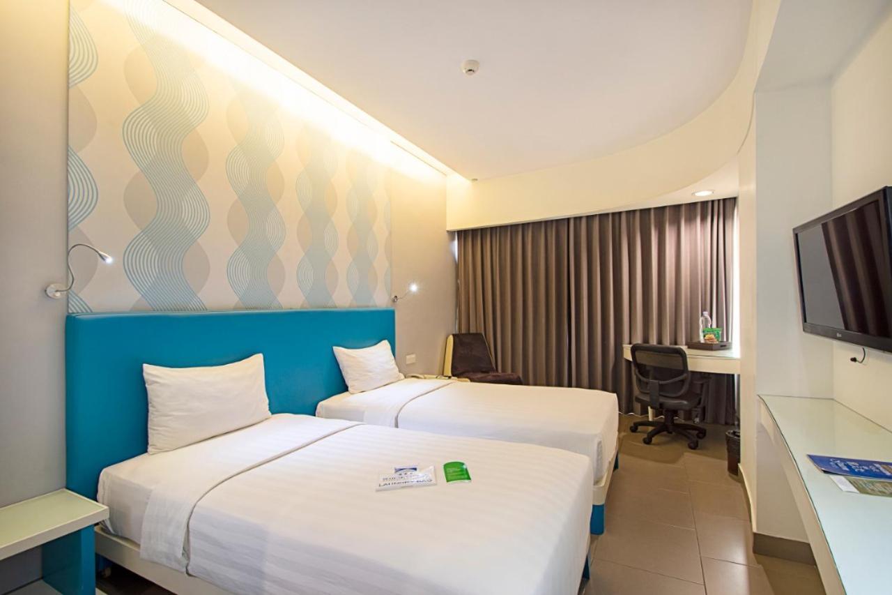 Blue Sky Hotel Petamburan Джакарта Экстерьер фото