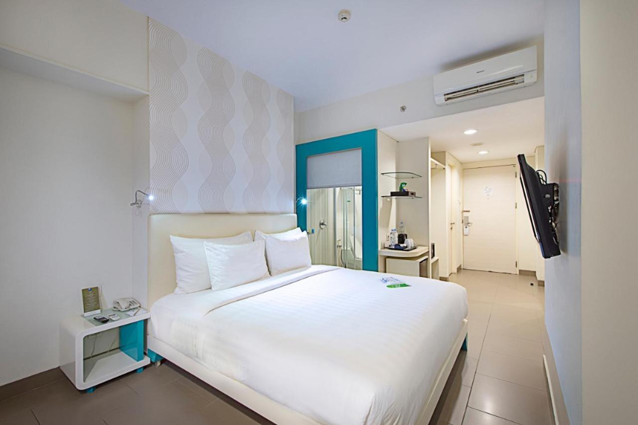 Blue Sky Hotel Petamburan Джакарта Экстерьер фото